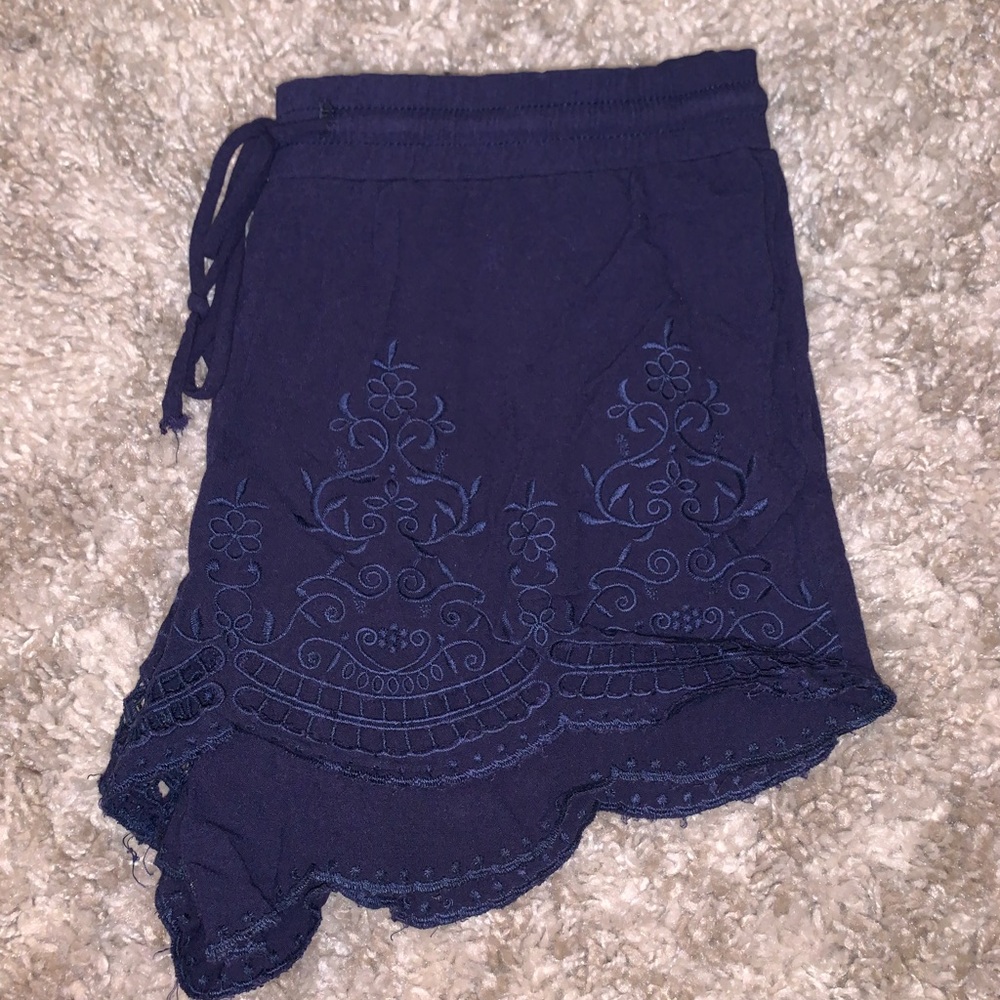 Kendall & Kylie flowy shorts